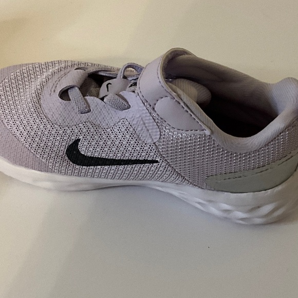 Nike Kids Light Purple Sneakers - Picture 3 of 4